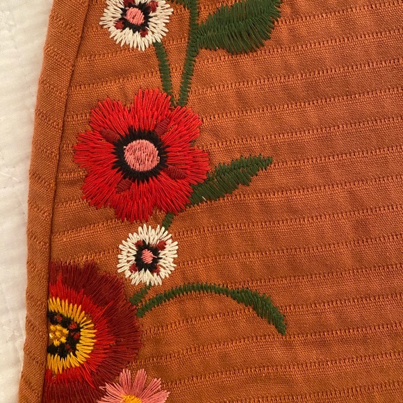 GB High Waisted Skirt with Flower Stitching - Picture 6 of 9